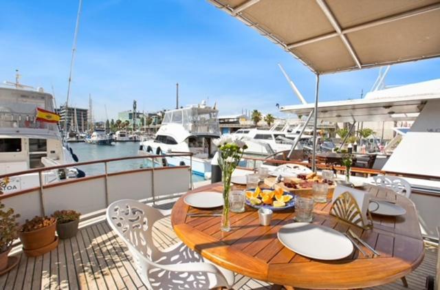 Charming Boat In Barcelona - Perfect Getaway Otel Sant Adria de Besos Dış mekan fotoğraf