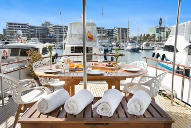 Charming Boat In Barcelona - Perfect Getaway Otel Sant Adria de Besos Dış mekan fotoğraf