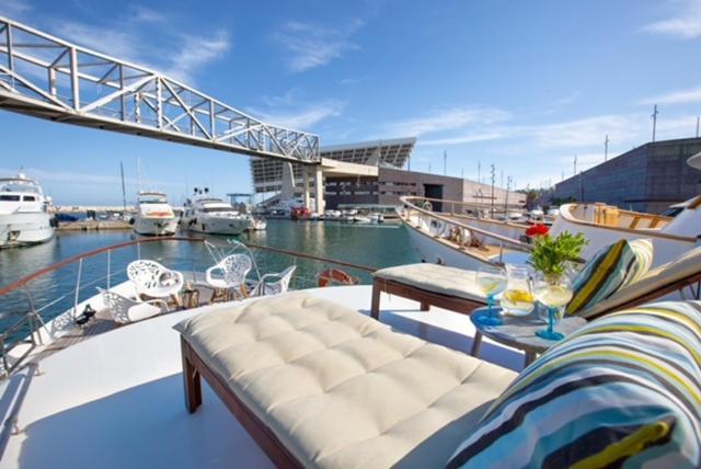 Charming Boat In Barcelona - Perfect Getaway Otel Sant Adria de Besos Dış mekan fotoğraf
