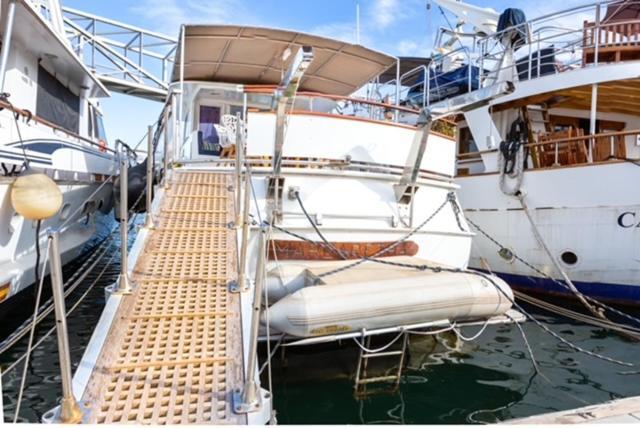 Charming Boat In Barcelona - Perfect Getaway Otel Sant Adria de Besos Dış mekan fotoğraf