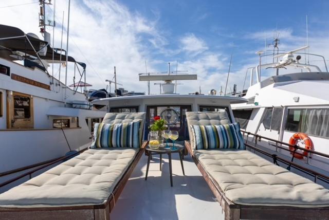 Charming Boat In Barcelona - Perfect Getaway Otel Sant Adria de Besos Dış mekan fotoğraf