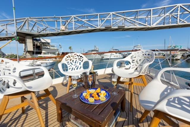 Charming Boat In Barcelona - Perfect Getaway Otel Sant Adria de Besos Dış mekan fotoğraf