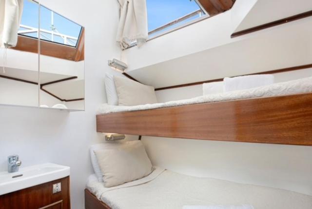 Charming Boat In Barcelona - Perfect Getaway Otel Sant Adria de Besos Dış mekan fotoğraf